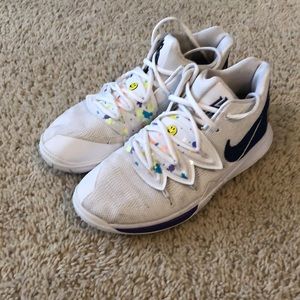 Kyrie 5 Have a Nike day size 6Y